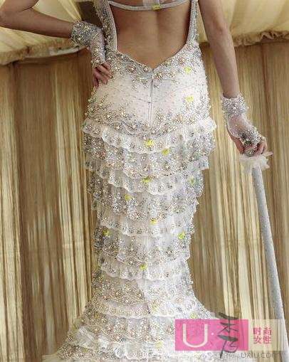 用水晶打造的限量版婚纱创世界纪录