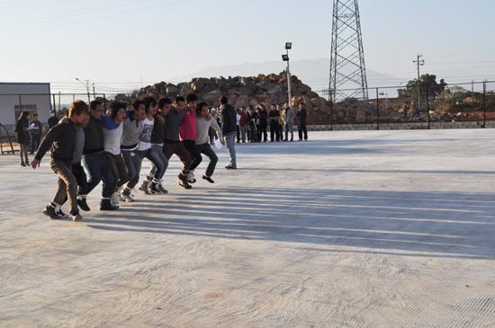 迎元旦:“十人九足”活动 欢乐连天红_企业动态_连天红(福建)家具有限公司