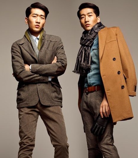 这样的男士围巾的戴法通常是搭配正装时的首选