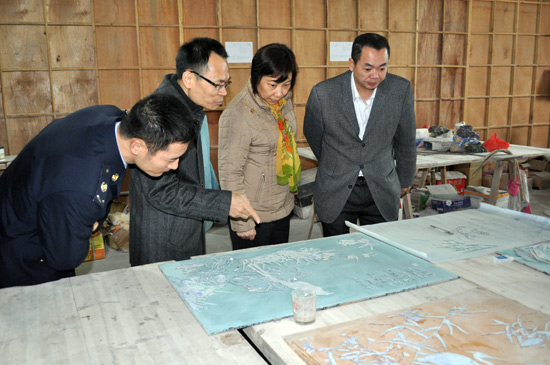 福建省地方税务局副局长林琼慕名参观连天红_