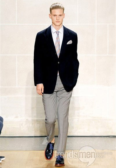 正装情怀 Blazer火焰精神_服饰_连天红(福建)家具有限公司