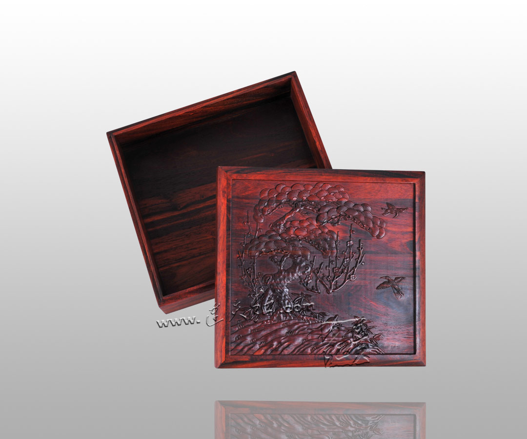 岁寒三友纹香盒