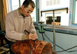 <b>生产基地—工艺雕</b>