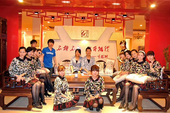 纯天然无污染不推销企业v企业美女_紧身美女动态战略红衣图片