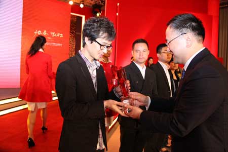 连天红荣获文汇新民联合报业新集团品牌大奖_