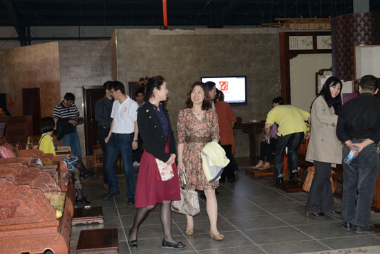 省委党校副处级干部培训班一行慕名参观连天红