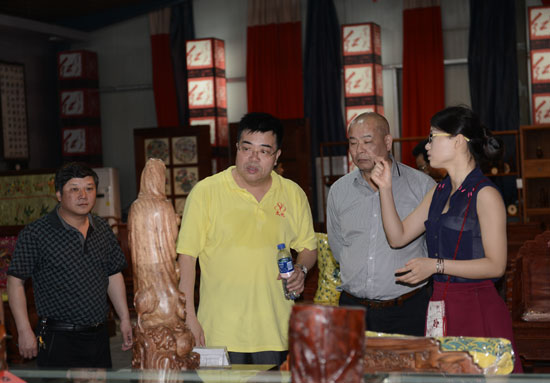 省委党校副处级干部培训班一行慕名参观连天红