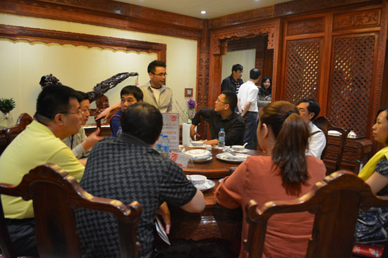 省委党校副处级干部培训班一行慕名参观连天红